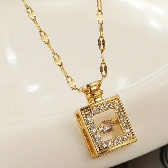 GORGEOUS GOLD PLATED PERFUME BOTTLE PENDANT NECKLACE - Picture 4 of 9